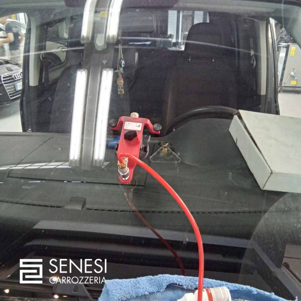 servizio-riparazone-parabrezza-auto